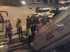 日本空運(yùn)-土航班機(jī)上一男子敲打窗戶并企圖進(jìn)入駕駛艙