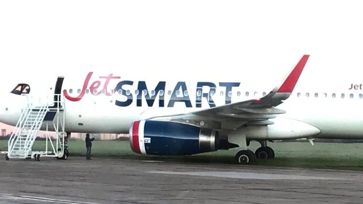 捷聰航空一客機(jī)起飛時(shí)滑出跑道  一省長恰巧在機(jī)上