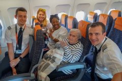 英國(guó)95歲老太第一次坐飛機(jī) 夢(mèng)想成真心滿意足-深圳空運(yùn)公司