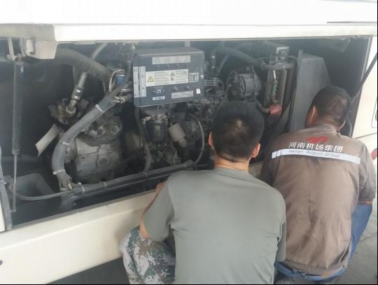 為您“帶鹽” 鄭州機(jī)場機(jī)務(wù)的十二時(shí)辰-空運(yùn)查詢