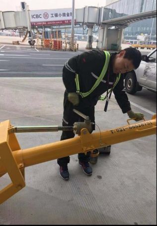 為您“帶鹽” 鄭州機(jī)場機(jī)務(wù)的十二時(shí)辰-空運(yùn)查詢
