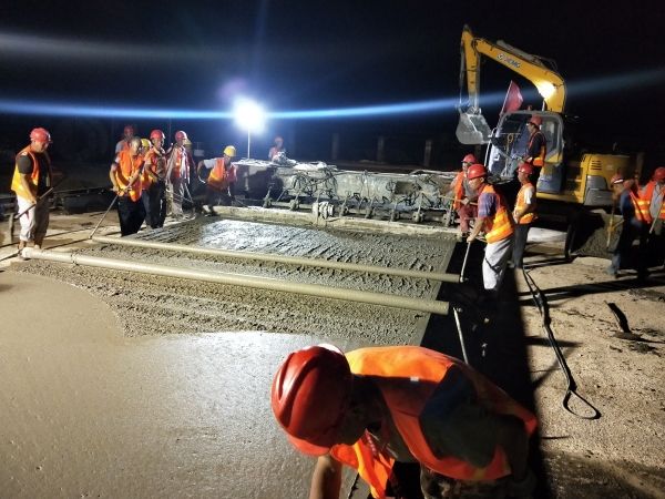 200余人奮戰(zhàn)三峽機場二期工程一線-日本空運