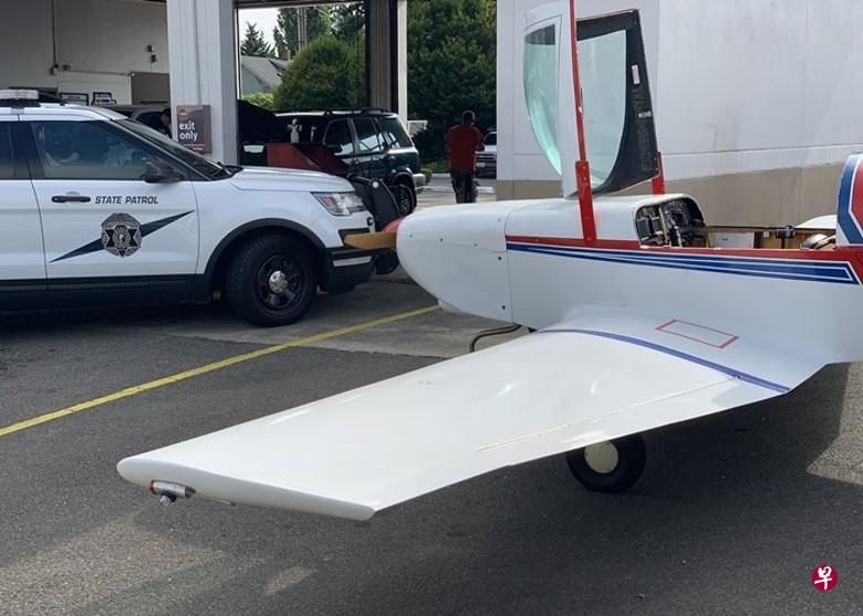 華盛頓一小型飛機(jī)在公路上緊急降落 無(wú)人受傷