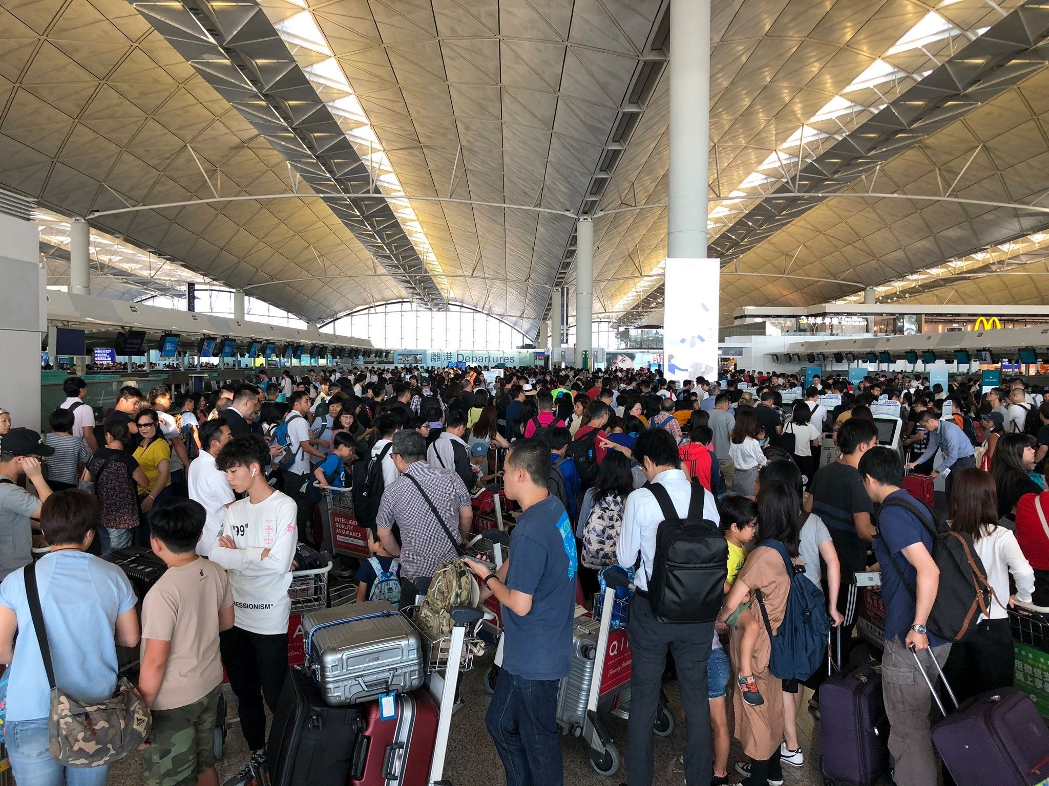 8月5日中午起香港機場采用單跑道運營