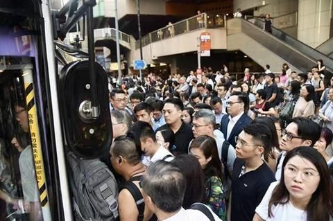 香港交通癱瘓：超170架航班取消 港鐵多線停運-上海國際快遞