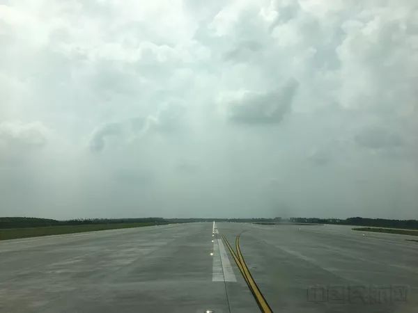 全球首次！大興機(jī)場(chǎng)第二階段飛行校驗(yàn)：雙機(jī)同時(shí)升空-上海國(guó)際快遞