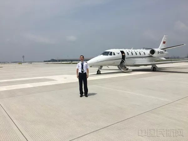 全球首次！大興機(jī)場(chǎng)第二階段飛行校驗(yàn)：雙機(jī)同時(shí)升空-上海國(guó)際快遞
