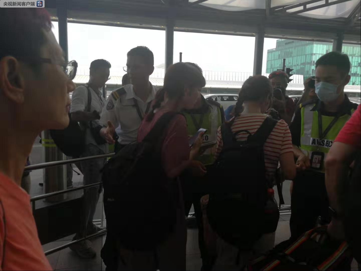 香港機管局繼續(xù)實施航班重新編配 14日約130班航班取消