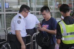 特寫:那些在香港國際機場急盼回家的旅客-卡塔爾的空運