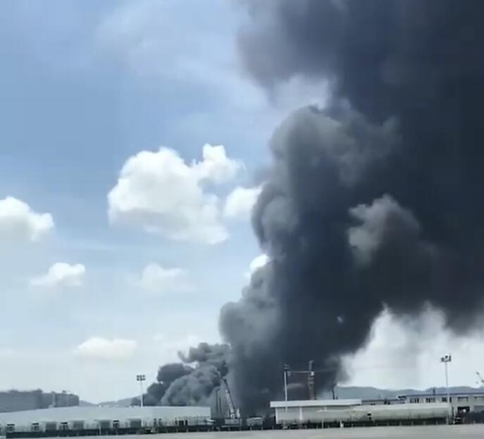 貴陽機場附近一倉庫發(fā)生火災 對飛機起降無影響