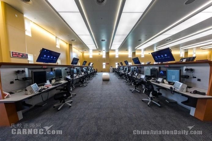 全國最大終端管制中心正式運(yùn)行 “兩市三場(chǎng)”由此指揮。華北空管局供圖