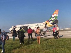 開曼航空客機(jī)貨艙冒煙 乘客通過滑梯撤離飛機(jī)-空運(yùn)價(jià)格