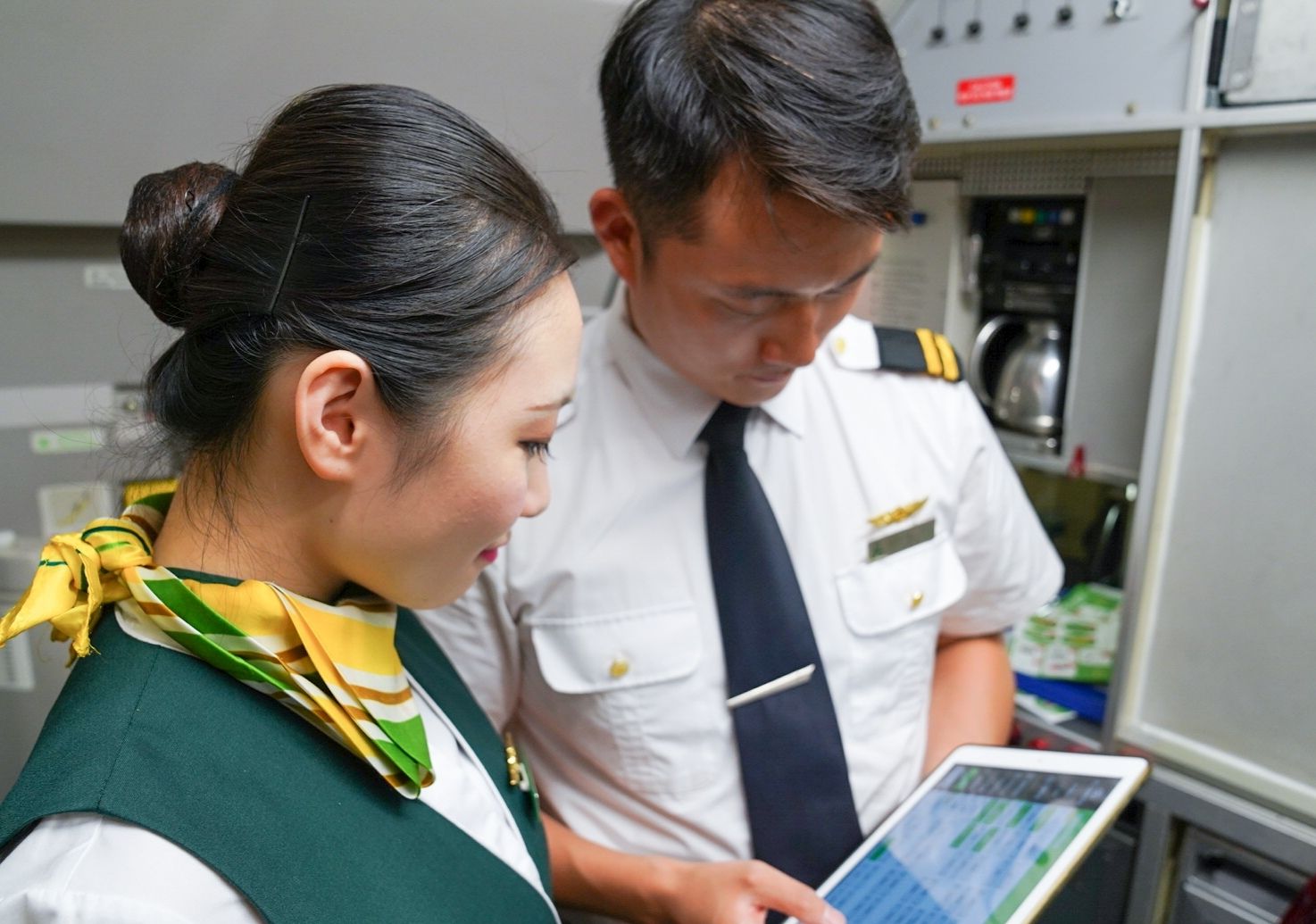 春秋航空開啟機上“無網(wǎng)支付”
春秋航空供圖