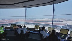 大興機(jī)場(chǎng)首架國(guó)慶航班中聯(lián)航2225起飛離開機(jī)場(chǎng)-澳大利亞國(guó)際空運(yùn)