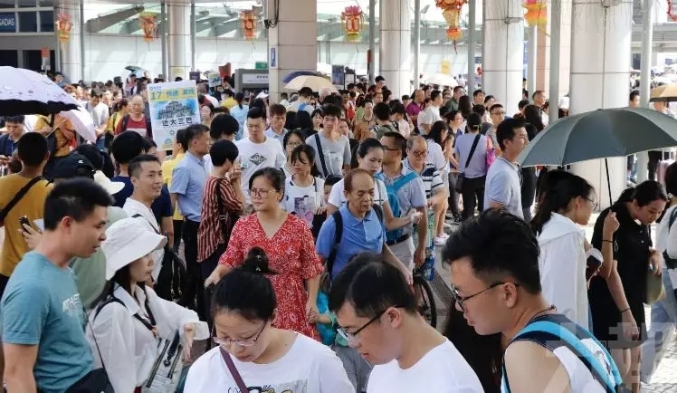 “十一”黃金周首日，香港旅游遇冷澳門火熱-國(guó)際海運(yùn)費(fèi)查詢