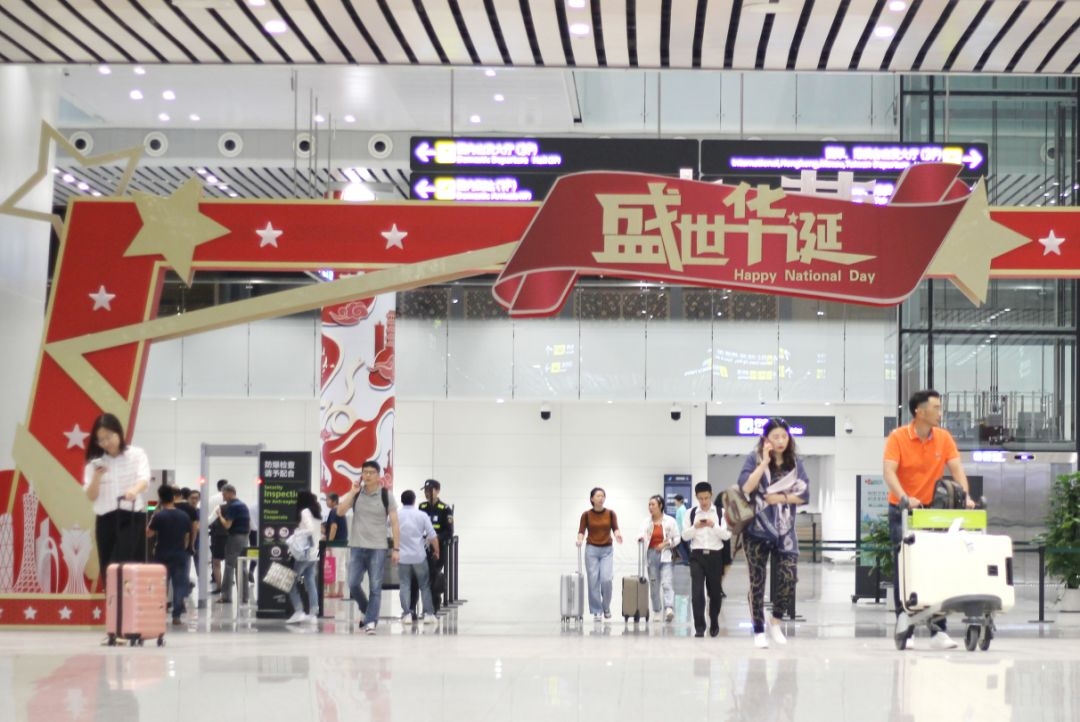 廣州白云機(jī)場(chǎng)：國(guó)慶長(zhǎng)假兩日來(lái)運(yùn)行有序