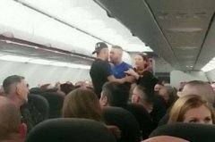 7名英國(guó)男子因鬧事被警察綁下飛機(jī)-南美國(guó)際空運(yùn)