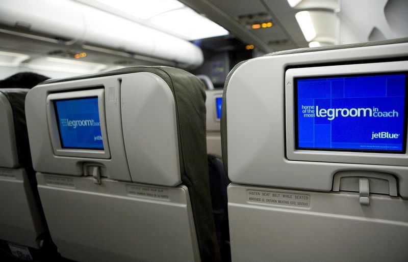 航空公司飛機(jī)椅背屏幕里的生意經(jīng)