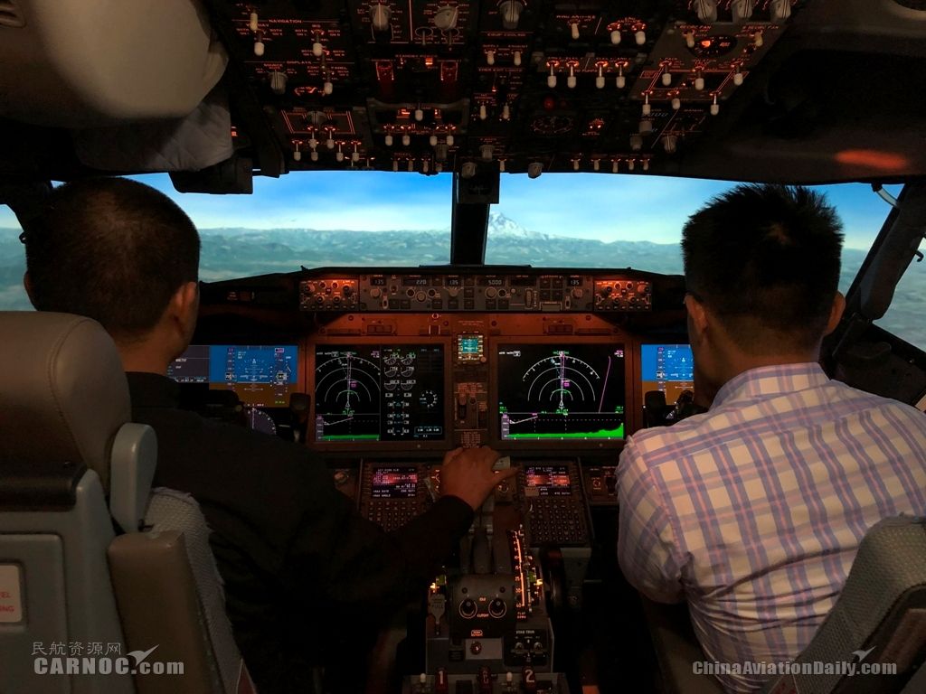 波音邀請中國飛行員通過模擬機體驗升級后的737MAX