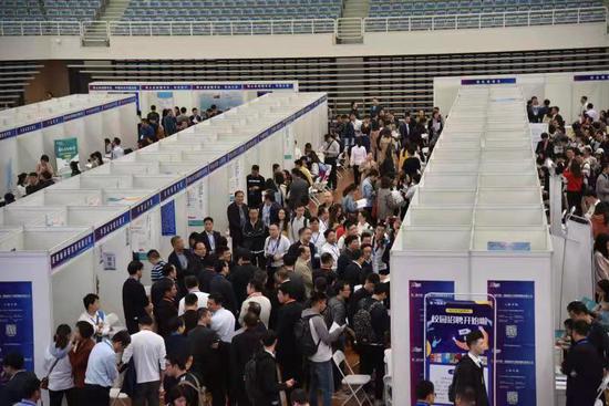 河南企事業(yè)單位赴上海求賢 2238人達成初步就業(yè)意向