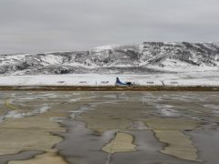 <b>海運(yùn)費(fèi)在線(xiàn)查詢(xún)-喀納斯機(jī)場(chǎng)迎來(lái)冬季運(yùn)行第一場(chǎng)雪（附圖）</b>