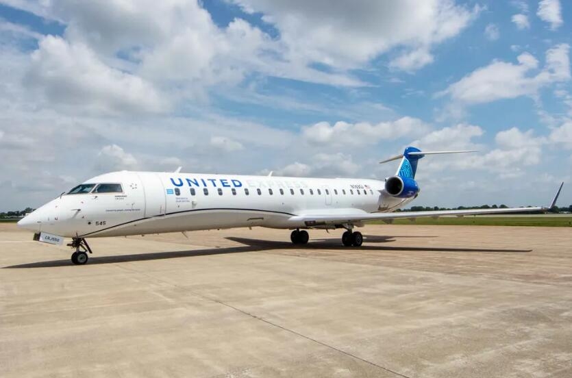 美聯(lián)航擬推50人座小飛機 為搶客設大型置物柜放行李