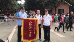 哈薩克斯坦的國際快遞-女子為嚇唬兩歲多的兒子自己先走 轉(zhuǎn)過頭兒子不見了