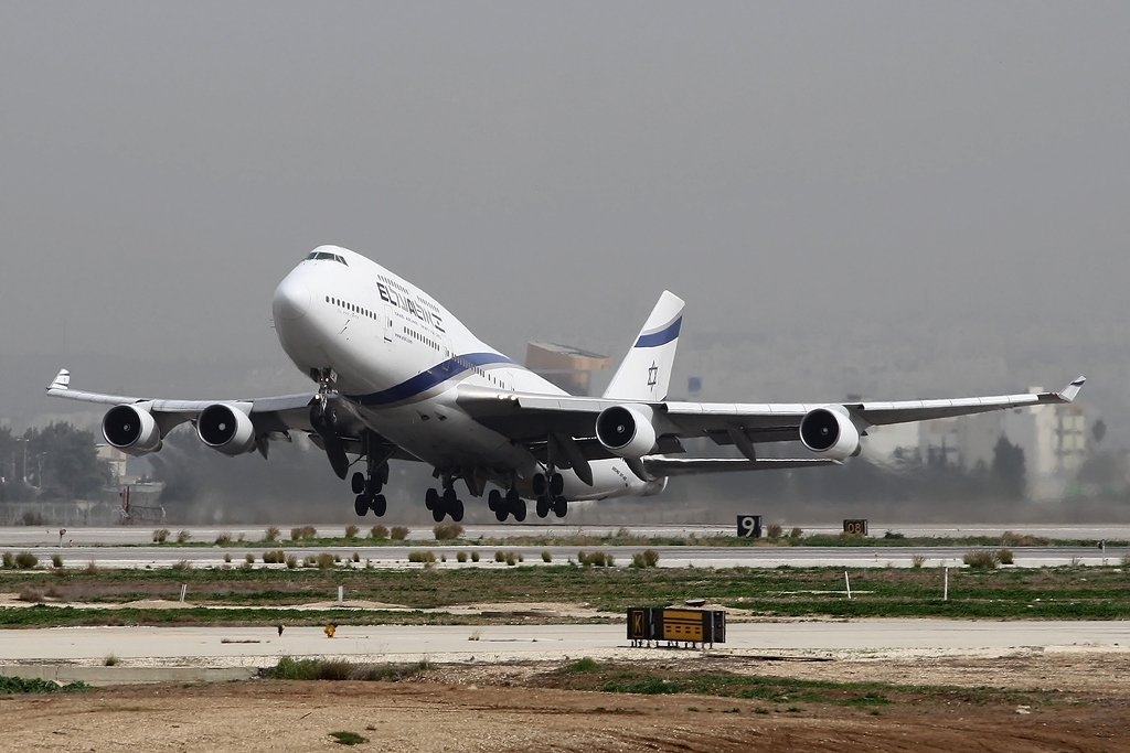 以色列航空最后的747航班：天空中繪制747飛機(jī)圖案