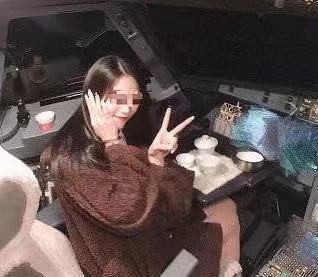 桂林航空高層因女網(wǎng)紅進駕駛艙集體被罰！董事長被警告扣三月工資