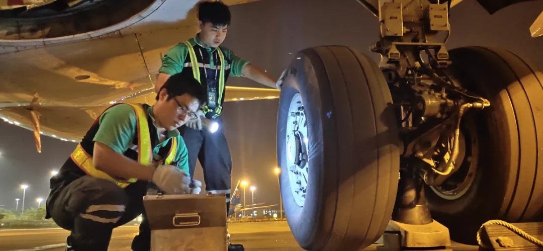 澳大利亞國際快遞-國內(nèi)機場首家！白云地勤機務取得A320系列飛機定檢資格
