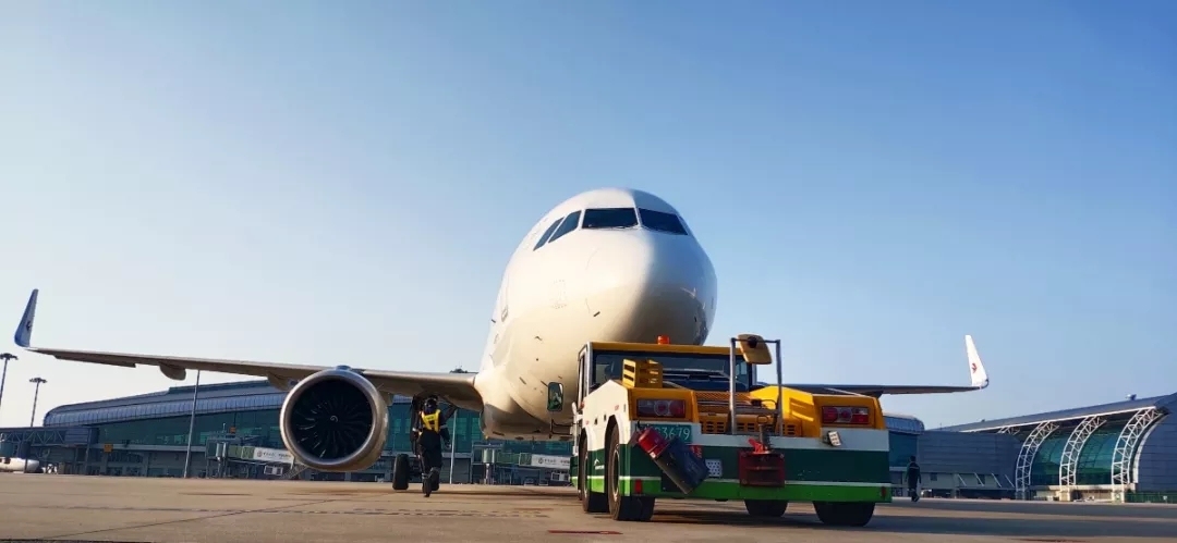 澳大利亞國際快遞-國內(nèi)機場首家！白云地勤機務取得A320系列飛機定檢資格