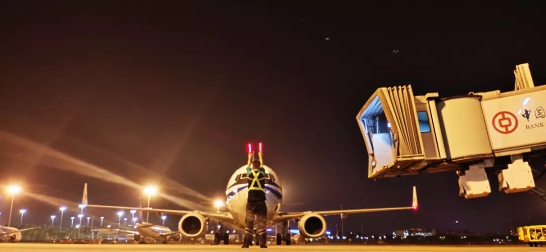 澳大利亞國際快遞-國內(nèi)機場首家！白云地勤機務取得A320系列飛機定檢資格