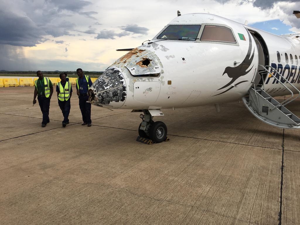 proflight航空一客機(jī)遭強(qiáng)冰雹　攝影：推特