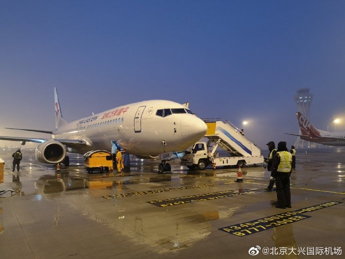 沙特的空運(yùn)-北京大興國(guó)際機(jī)場(chǎng)全力保障首場(chǎng)降雪