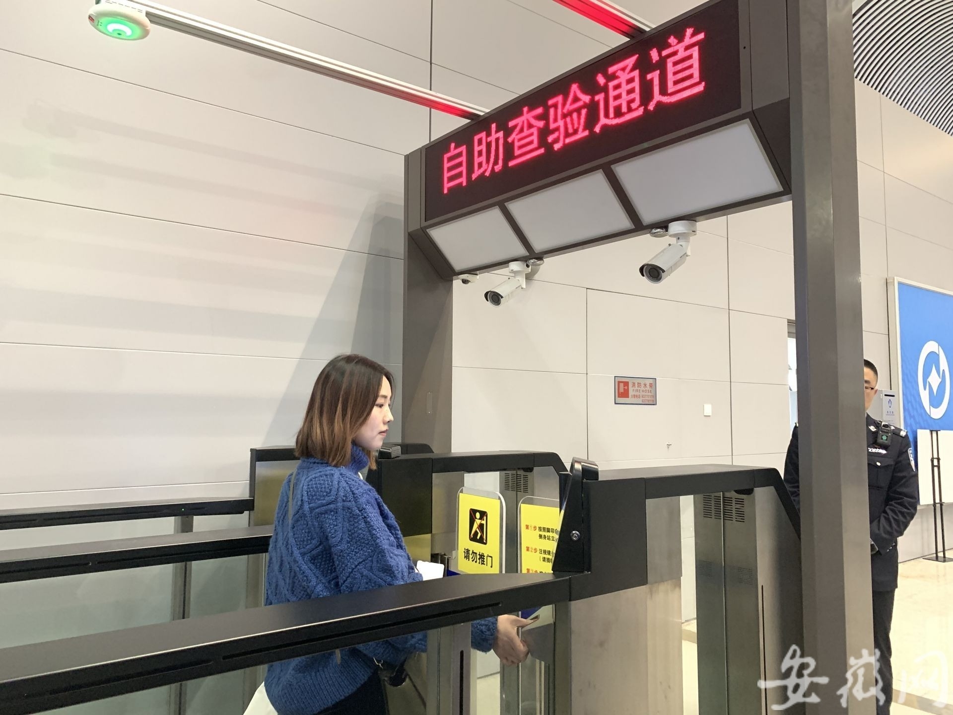 合肥新橋機(jī)場(chǎng)出入境自助通道最快30秒過關(guān) 明年將增至8條