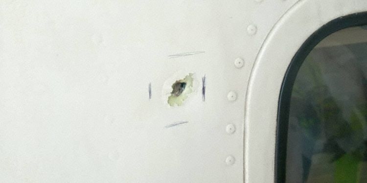 喀麥隆新舟60飛機(jī)降落時遭槍擊 機(jī)身中彈安全降落