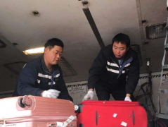 <b>海運(yùn)費(fèi)-機(jī)場機(jī)坪裝卸員人均每天搬運(yùn)貨物郵件13噸、行李500件</b>