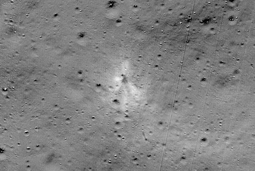 NASA發(fā)現(xiàn)印度月球著陸器墜毀地點(diǎn)，碎片清晰可見(jiàn)