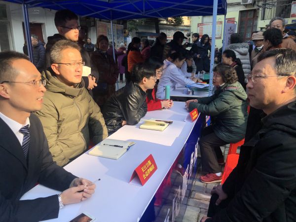 進(jìn)社區(qū)現(xiàn)場傳來民生好消息，江漢區(qū)將新建一批中小學(xué)