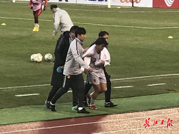 東亞杯首戰(zhàn)平韓國，中國女足進攻依然沒辦法，還傷了王霜