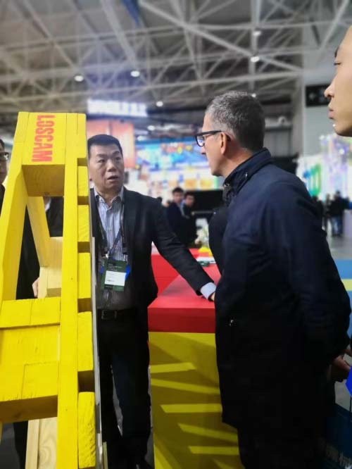 國(guó)外參展商深入了解路凱帶托運(yùn)輸方案