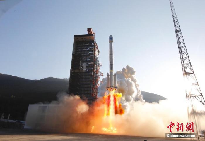 北京時間11月23日8時55分，速爾物流電話 ，中國在西昌衛(wèi)星發(fā)射中心用長征三號乙運載火箭搭配遠征一號上面級，以“一箭雙星”方式成功發(fā)射第50、51顆北斗導航衛(wèi)星。 高楠 攝