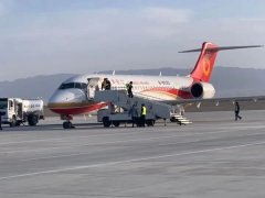 國際快遞拼箱價格-敦煌機(jī)場圓滿保障成都航空ARJ21-700型飛機(jī)訓(xùn)練任務(wù)