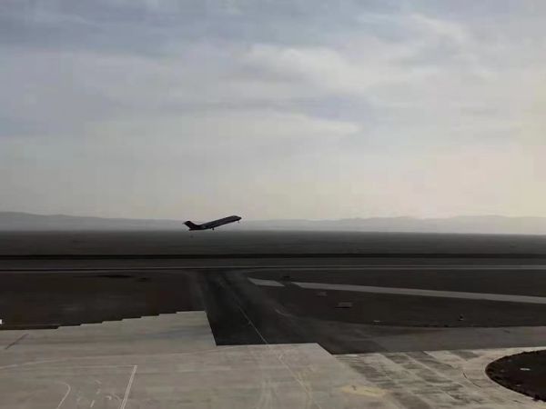 國際快遞拼箱價(jià)格-敦煌機(jī)場(chǎng)圓滿保障成都航空ARJ21-700型飛機(jī)訓(xùn)練任務(wù)