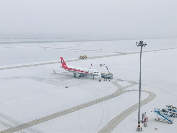 吐魯番機(jī)場(chǎng)全力保障2019年首場(chǎng)降雪