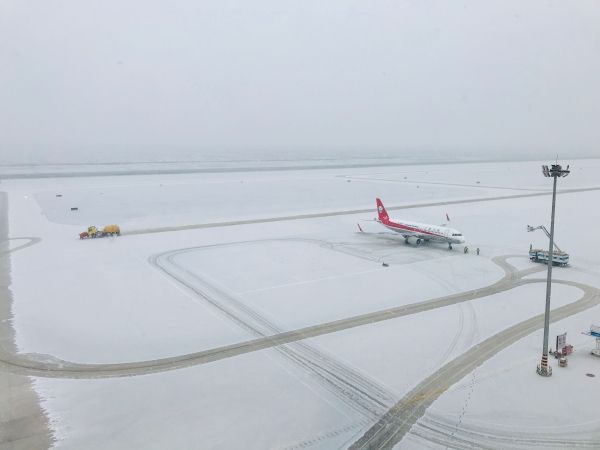 上海空運(yùn)-吐魯番機(jī)場(chǎng)全力保障2019年首場(chǎng)降雪