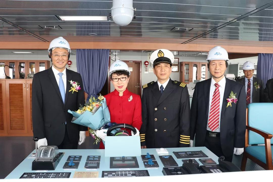 烏克蘭航空-廣船為中遠(yuǎn)海運(yùn)能源交付最新一代11.4萬(wàn)噸LR型油輪！