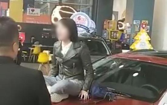 奔馳女車主維權(quán)、快遞員下跪 2019十大反轉(zhuǎn)新聞盤點(diǎn)