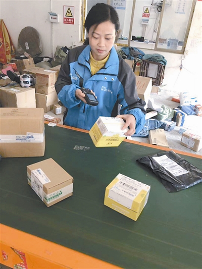 【新職業(yè)成就農(nóng)民工返鄉(xiāng)夢】小包裹孕育大希望，打工者成家鄉(xiāng)“快遞追夢人”