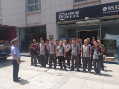 歐洲航運(yùn)代理-青島交警杭州路中隊(duì)車(chē)管宣傳民警走進(jìn)青島順豐速遞上安全課